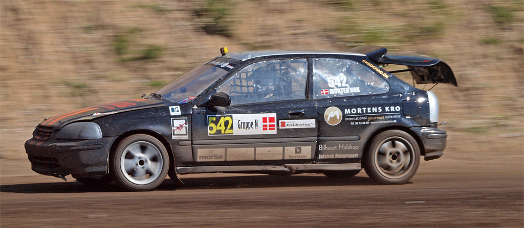 Morten Kok anvender en effektivt middel til down force i A-finalen for Gruppe N